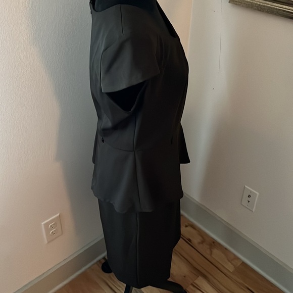 Olivia‎ Matthews Sz 12 brown cap sleeve ruffle  waist  silhouette dress - Picture 6 of 8